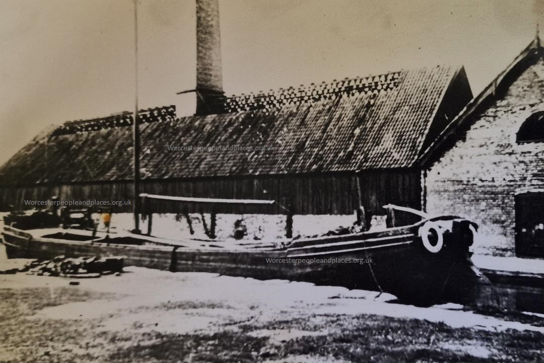 A Wich Barge at the salt warehouse at Droitwich Wharf, c1900